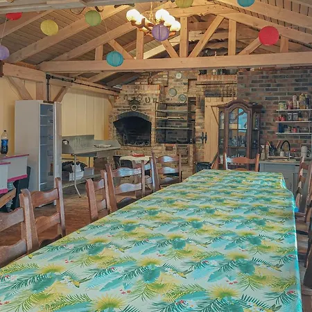 2 Bedroom Beautiful In Dom wakacyjny *